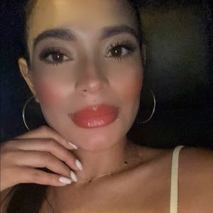 Meet your Posher, Izabella